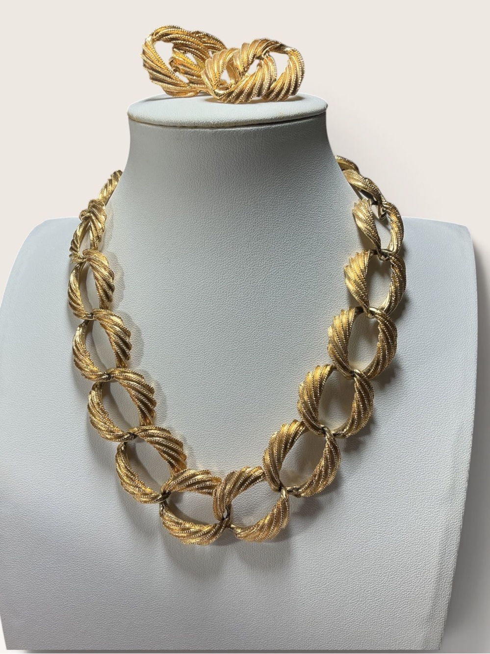 Vintage Napier Gold Tone Chunky Swirl Link Collar Necklace & Clip Earrings Set
